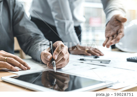 Engineer meeting for architectural with tablet Engineer meeting for architectural with tablet 59028751