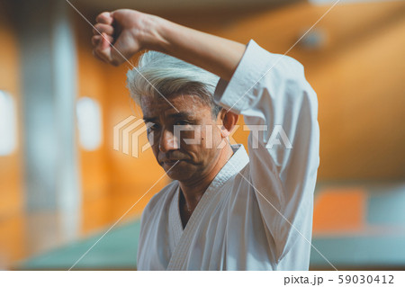 空手家　上段受け 59030412