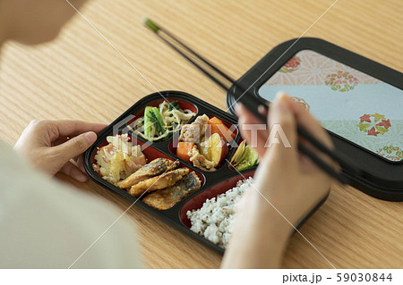 若い女性・お弁当 若い女性・お弁当 59030844