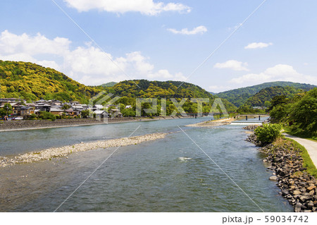 宇治川と宇治公園(橘島)と橘橋と朝霧橋 京都府宇治市 59034742