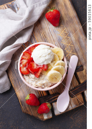Oatmeal with strawberry, banana and ice cream Oatmeal with strawberry, banana and ice cream 59035613