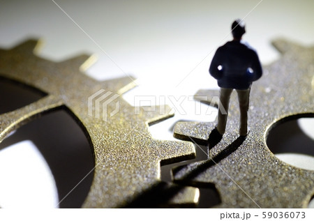 歯車と人物 59036073