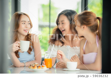 女性 パーティー 会話 女性 パーティー 会話 59036232