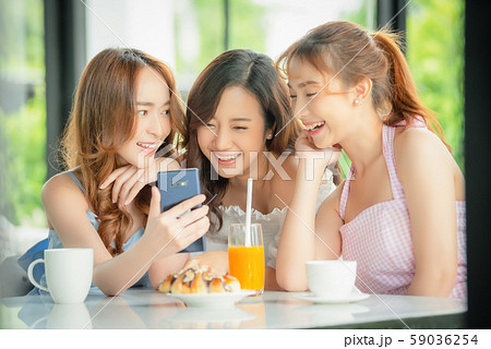 女性 パーティー セルフィー 女性 パーティー セルフィー 59036254