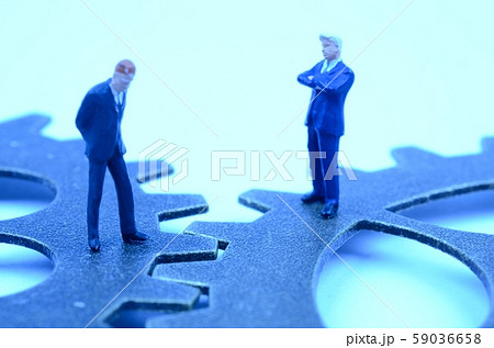 歯車と人物 59036658