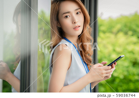 女性 ビジネス スマホ 女性 ビジネス スマホ 59036744