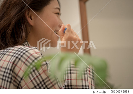a thirty-something woman a thirty-something woman 59037693