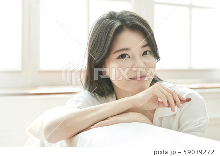 女性　ビューティー　口紅 59039272