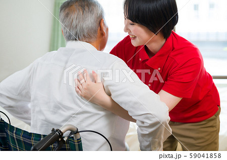 車椅子 シニア 訪問介護 59041858