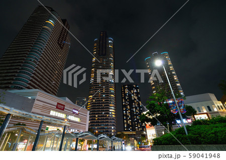 日本の東京都市景観　台風19号の影響で、停電となっている武蔵小杉のタワーマンション＝10月15日撮影 59041948
