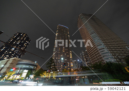 日本の東京都市景観　台風19号の影響で、停電となっている武蔵小杉のタワーマンション＝10月15日撮影 59042121