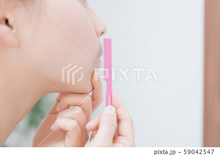 a thirty-something woman 59042547