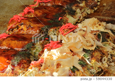 焼き立てのお好み焼き　テイクアウト　踊る鰹節 59044330