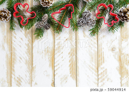 Christmas decorations, gingerbread shape and pine 59044914