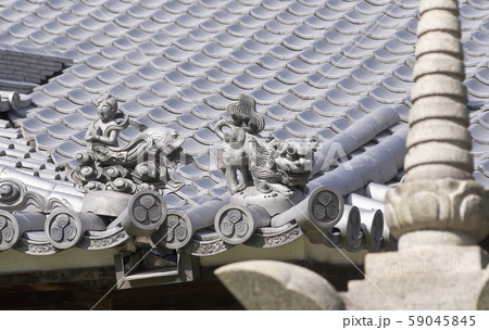 地蔵堂の飾瓦、獅子と天女 59045845