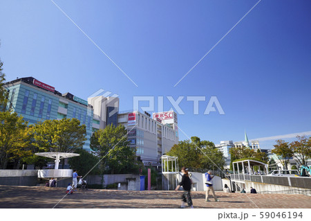 日本の横浜都市景観  地下鉄　センター南駅前などを望む 59046194