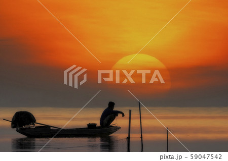 Beautiful sunrise from the lake Pakpra 59047542