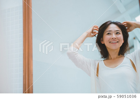a thirty-something woman 59051036