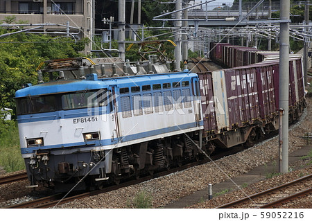 鹿児島本線を行く、EF81形牽引の貨物列車 59052216