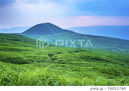 夕暮れの阿蘇 59055780