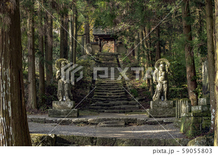 足曳山両子寺 金剛力士像 59055803