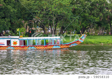 フォーン川のドラゴンボート ベトナム フエ フォーン川のドラゴンボート ベトナム フエ 59058310