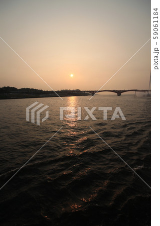 ソウル 漢江 夕焼け 59061184
