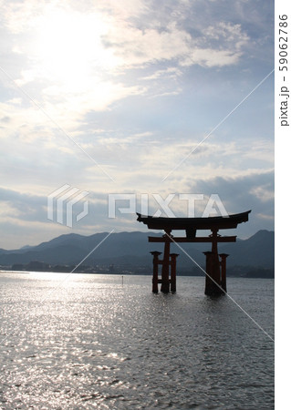 安芸の宮島　厳島神社　大鳥居 59062786