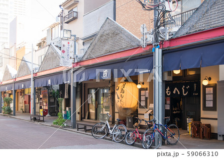 東京都　月島もんじゃストリート　西仲通り商店街 59066310