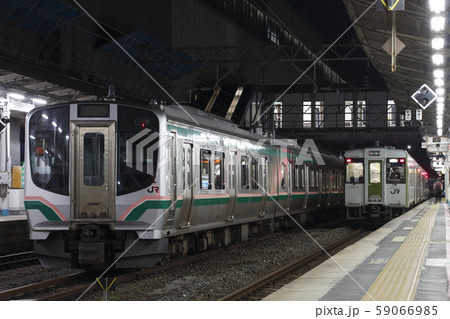 東日本台風被害の臨時便:郡山駅に停車中の東北本線キハ110 東日本台風被害の臨時便:郡山駅に停車中の東北本線キハ110 59066985