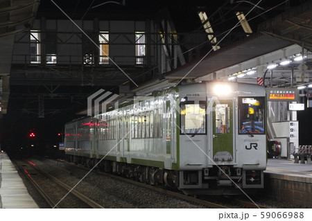 東日本台風被害の臨時便:郡山駅に停車中の東北本線キハ110 東日本台風被害の臨時便:郡山駅に停車中の東北本線キハ110 59066988