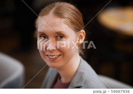 Young smiling businesswoman 59067936