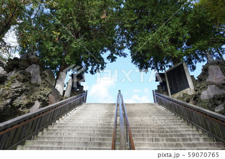 「空に続く階段」 59070765