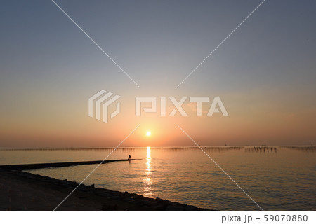 夕暮れの釣り人 夕暮れの釣り人 59070880