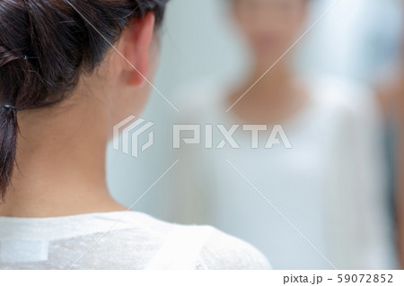 a thirty-something woman 59072852