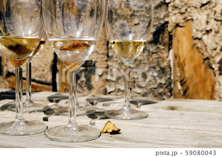 glasses with leftover drinks 59080043