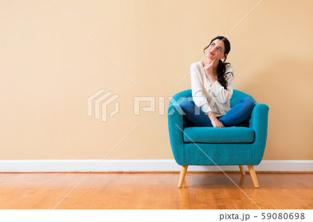 Young woman in a thoughtful pose 59080698