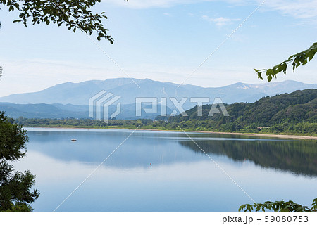 釜房湖 蔵王連峰 山並み 水面 反射 釜房湖 蔵王連峰 山並み 水面 反射 59080753