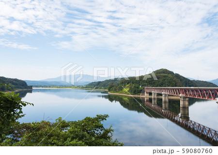 釜房湖 蔵王連峰 山並み 水面 反射 釜房湖 蔵王連峰 山並み 水面 反射 59080760
