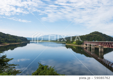 釜房湖 蔵王連峰 山並み 水面 反射 釜房湖 蔵王連峰 山並み 水面 反射 59080762