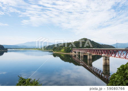 釜房湖　蔵王連峰　山並み　水面　反射 59080766