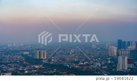 インドネシア・ジャカルタの都市風景　夕景 59081622