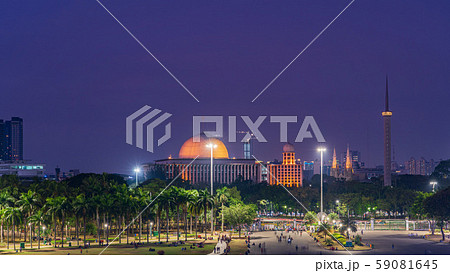 インドネシア・ジャカルタの都市風景とモスク 59081645
