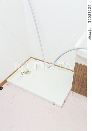 洗濯機をどけて大そうじ 59083126