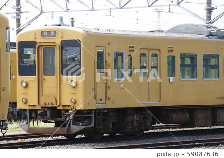 下関総合車両所に留置中の105系 59087636