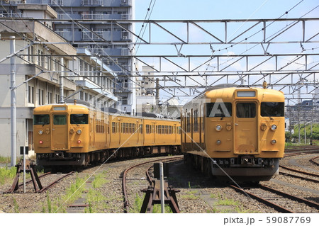 下関総合車両所に留置中の115系 59087769