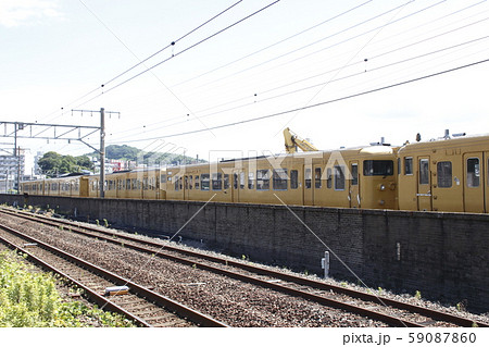 JR幡生工場で解体待ちの電車 JR幡生工場で解体待ちの電車 59087860