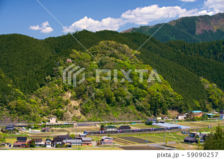 春の智頭谷を行く 春の智頭谷を行く 59090257