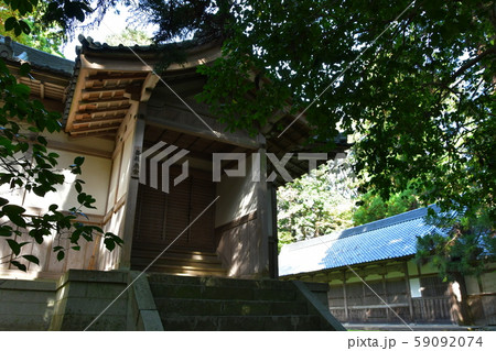 秋の弥彦神社　パワースポット 59092074