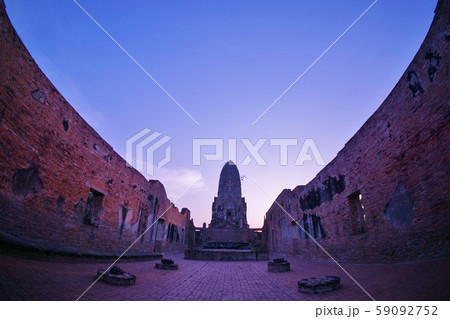 Evening View of Wat Ratchaburana in Ayutthaya Evening View of Wat Ratchaburana in Ayutthaya 59092752